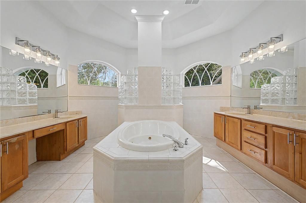 For Sale: $749,900 (5 beds, 3 baths, 2901 Square Feet)