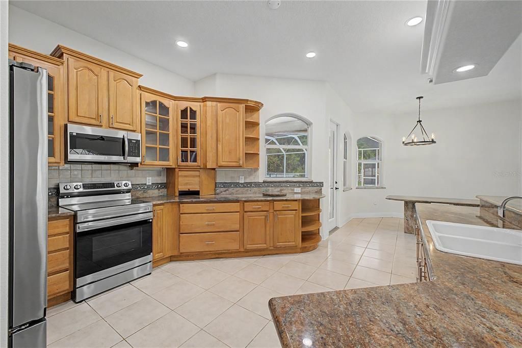 For Sale: $749,900 (5 beds, 3 baths, 2901 Square Feet)
