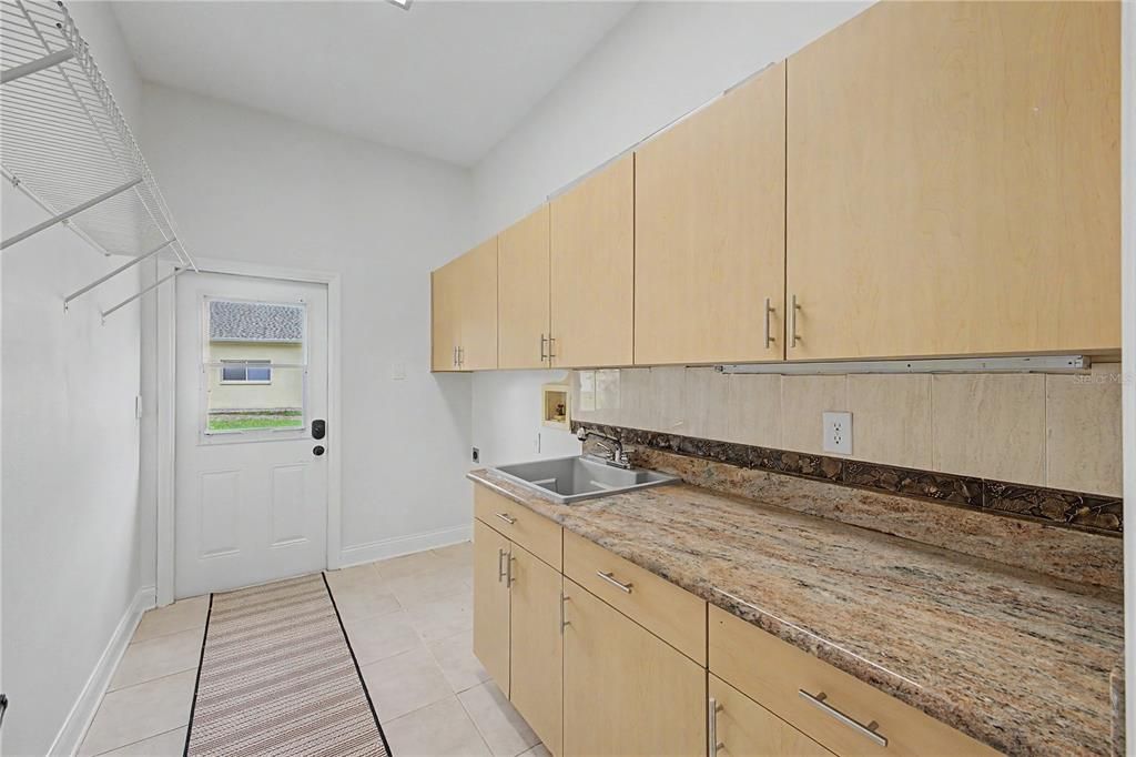 For Sale: $749,900 (5 beds, 3 baths, 2901 Square Feet)