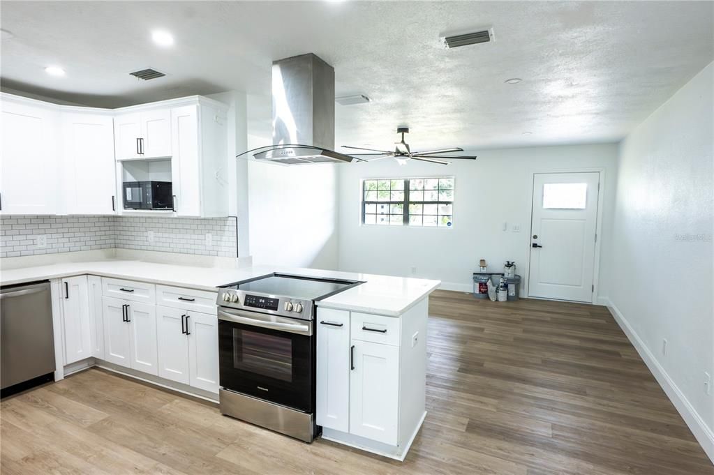 For Sale: $565,000 (4 beds, 2 baths, 1578 Square Feet)