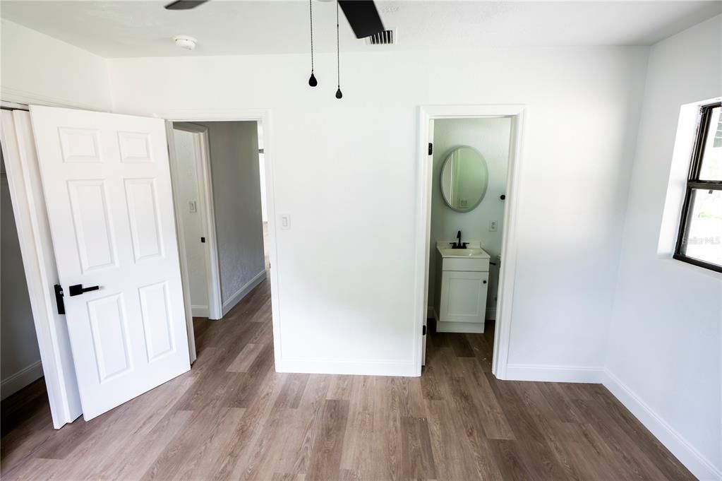 For Sale: $565,000 (4 beds, 2 baths, 1578 Square Feet)