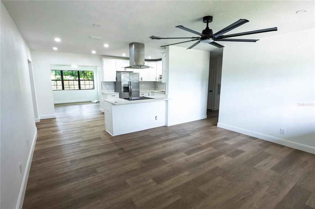 For Sale: $565,000 (4 beds, 2 baths, 1578 Square Feet)