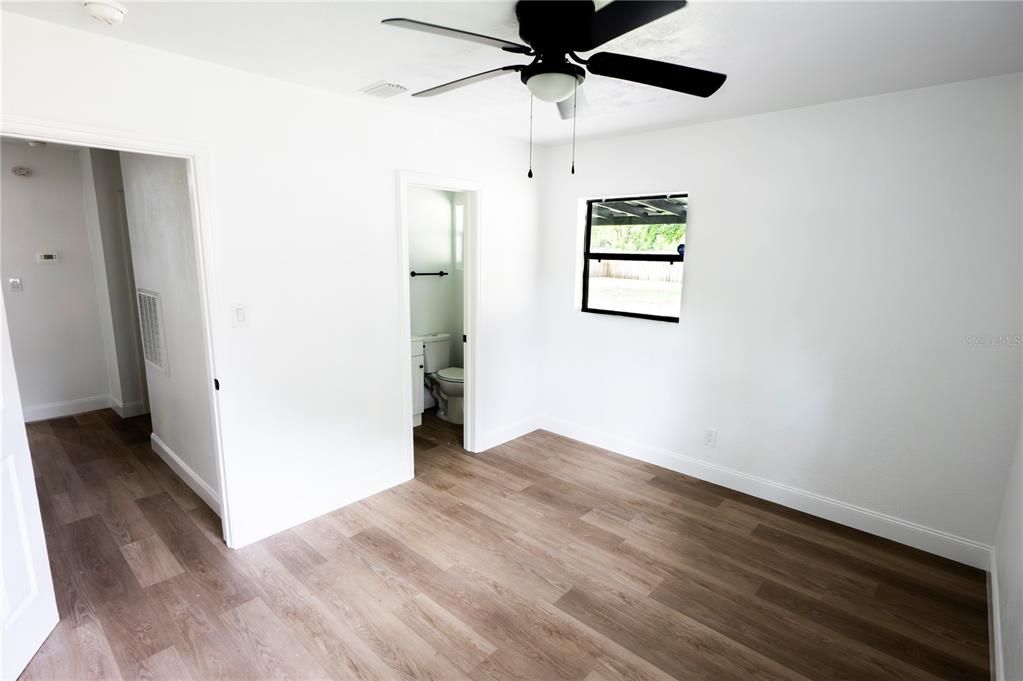 For Sale: $565,000 (4 beds, 2 baths, 1578 Square Feet)
