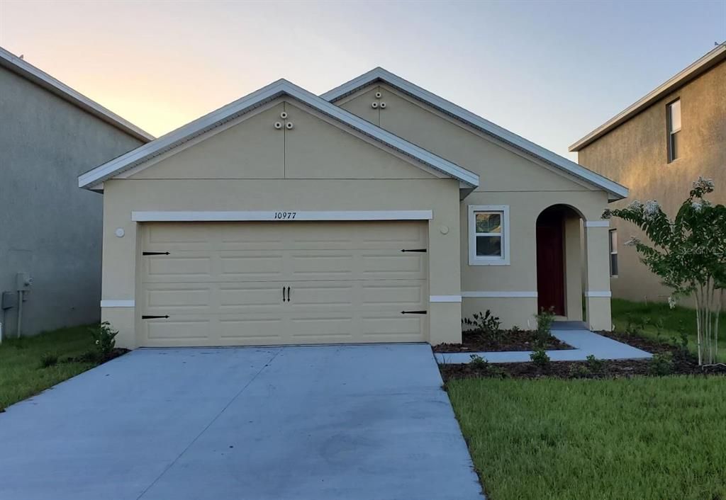For Rent: $2,000 (3 beds, 2 baths, 1516 Square Feet)