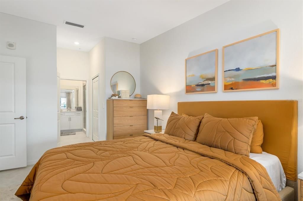 For Sale: $275,000 (2 beds, 2 baths, 1366 Square Feet)