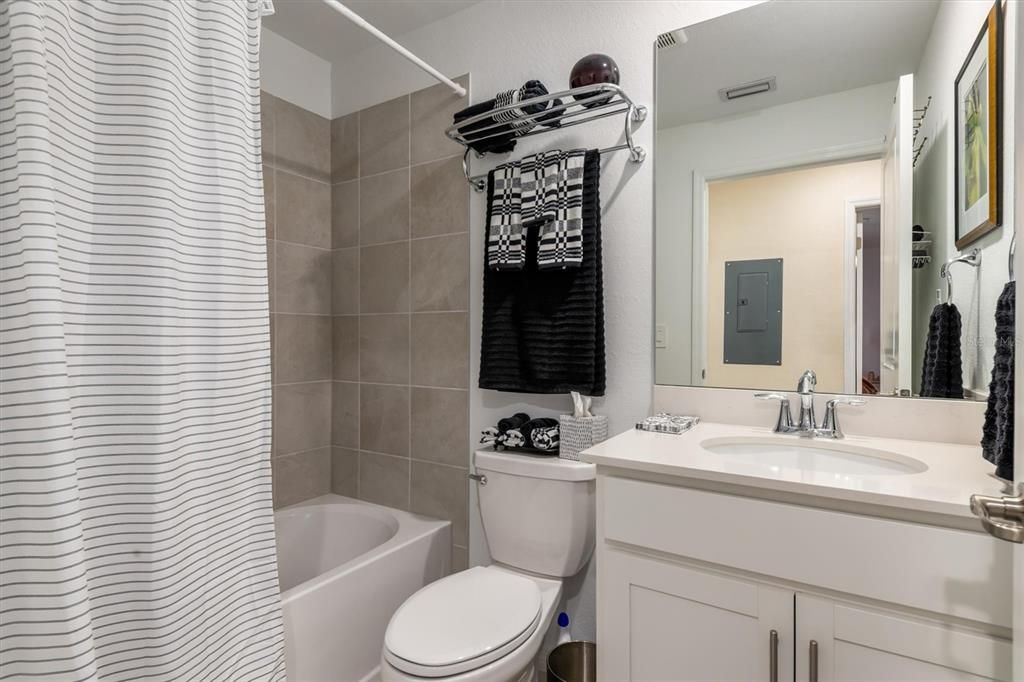 For Sale: $275,000 (2 beds, 2 baths, 1366 Square Feet)