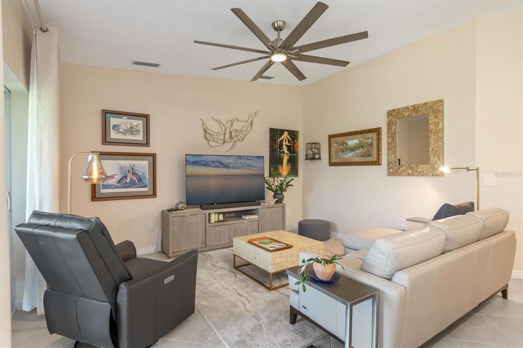 For Sale: $275,000 (2 beds, 2 baths, 1366 Square Feet)