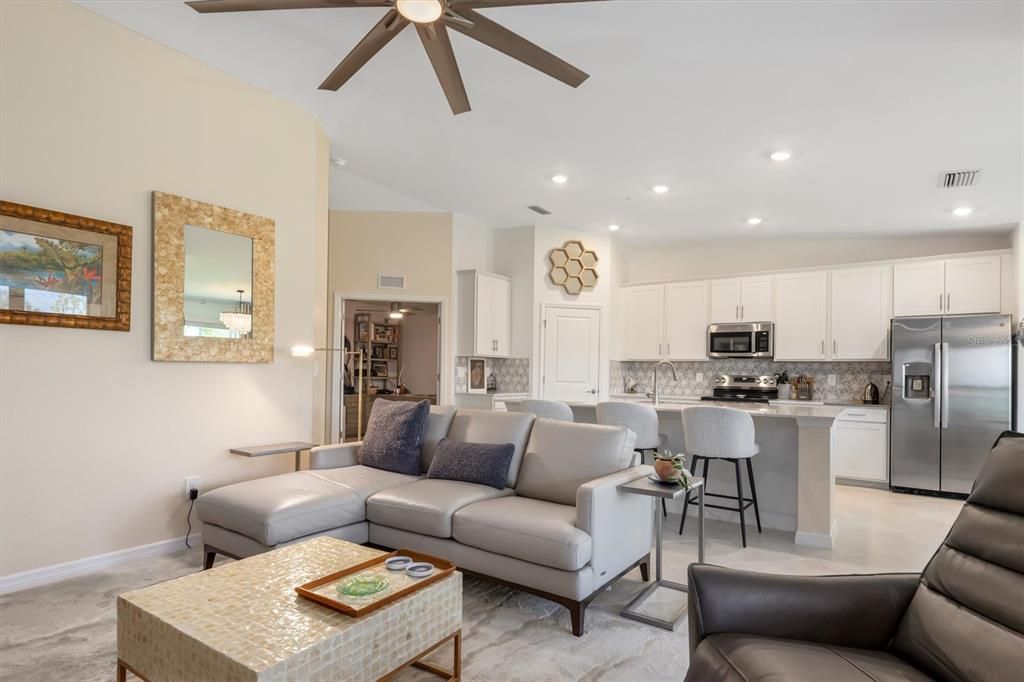 For Sale: $275,000 (2 beds, 2 baths, 1366 Square Feet)
