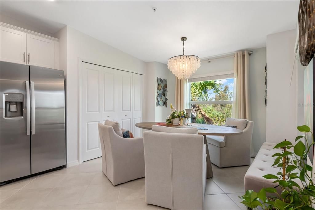 For Sale: $275,000 (2 beds, 2 baths, 1366 Square Feet)