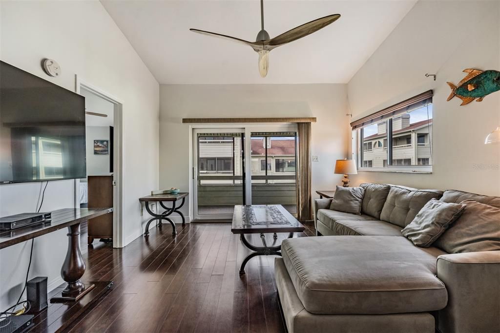 For Rent: $2,750 (2 beds, 2 baths, 1107 Square Feet)
