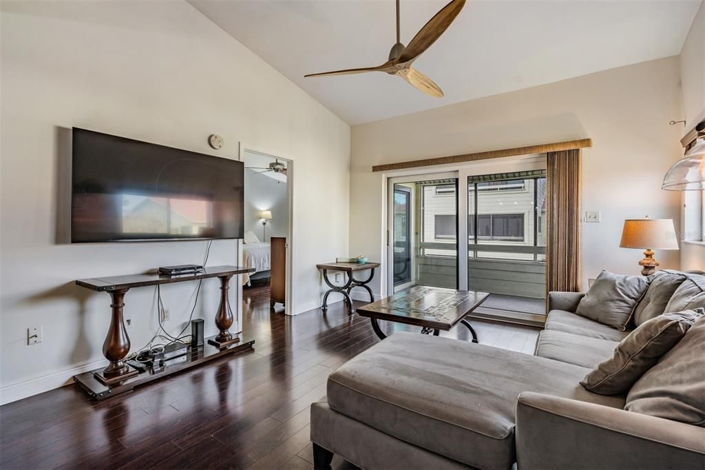For Rent: $2,750 (2 beds, 2 baths, 1107 Square Feet)