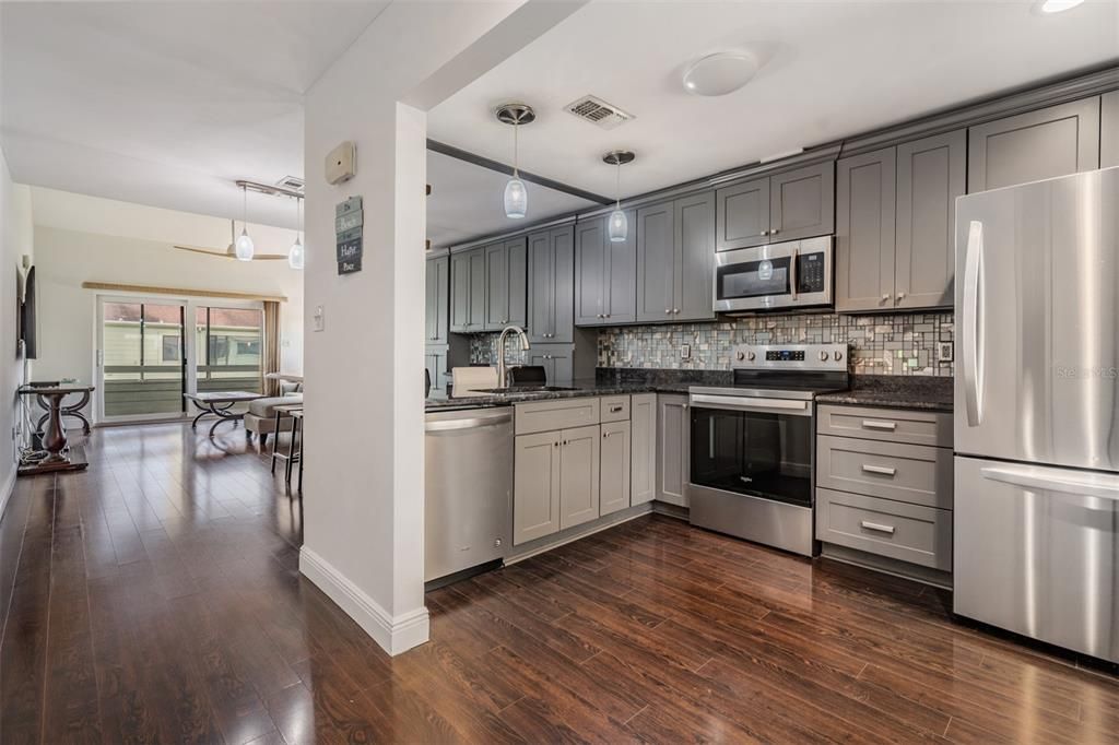 For Rent: $2,750 (2 beds, 2 baths, 1107 Square Feet)