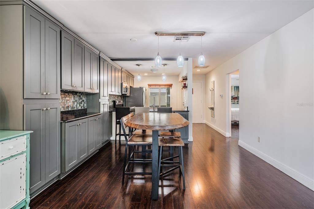 For Rent: $2,750 (2 beds, 2 baths, 1107 Square Feet)