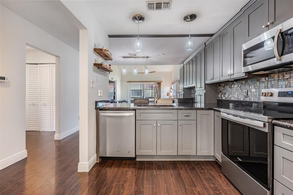For Rent: $2,750 (2 beds, 2 baths, 1107 Square Feet)