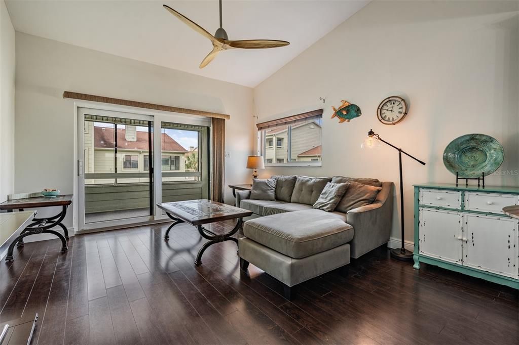 For Rent: $2,750 (2 beds, 2 baths, 1107 Square Feet)