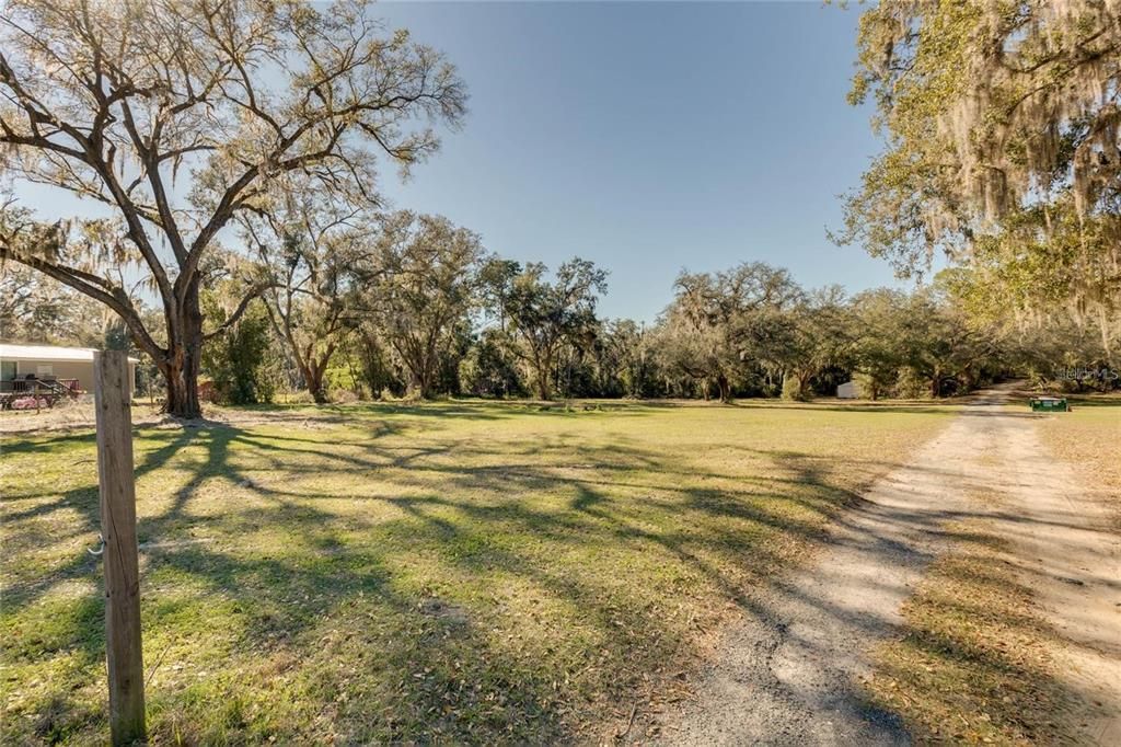 待售: $429,000 (10.72 acres)