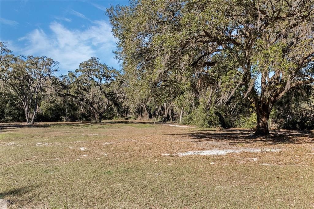 待售: $429,000 (10.72 acres)
