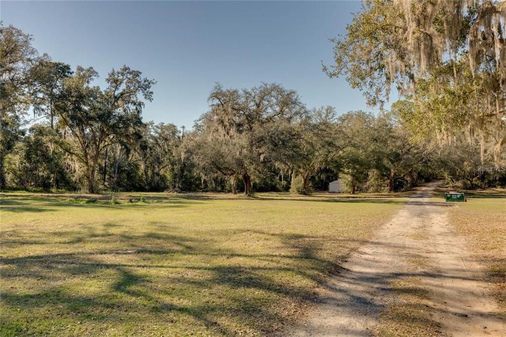 待售: $429,000 (10.72 acres)
