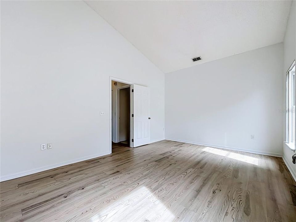 Activo con contrato: $2,300 (3 camas, 2 baños, 1794 Pies cuadrados)