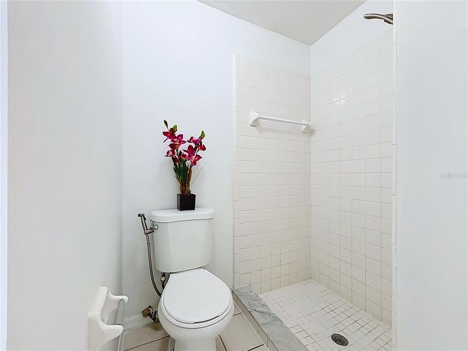 Activo con contrato: $2,300 (3 camas, 2 baños, 1794 Pies cuadrados)