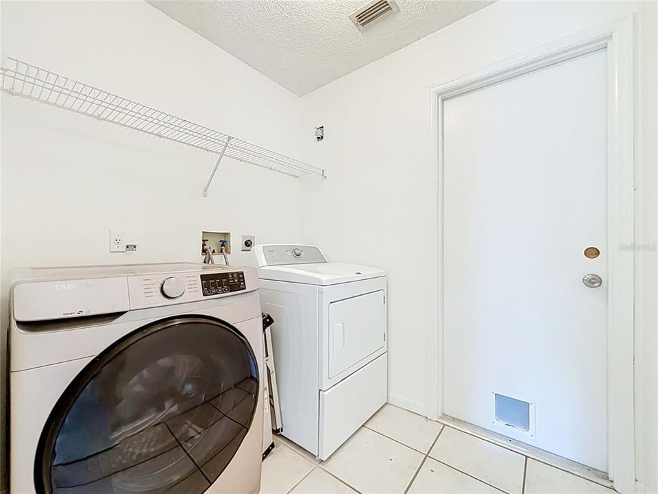 Activo con contrato: $2,300 (3 camas, 2 baños, 1794 Pies cuadrados)