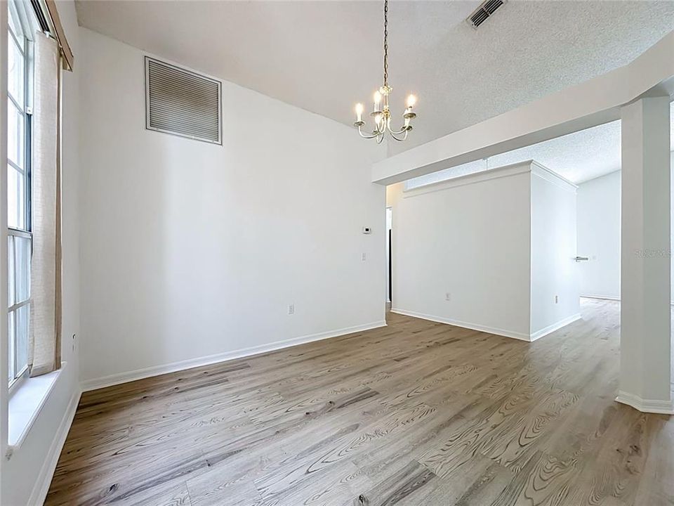 Activo con contrato: $2,300 (3 camas, 2 baños, 1794 Pies cuadrados)