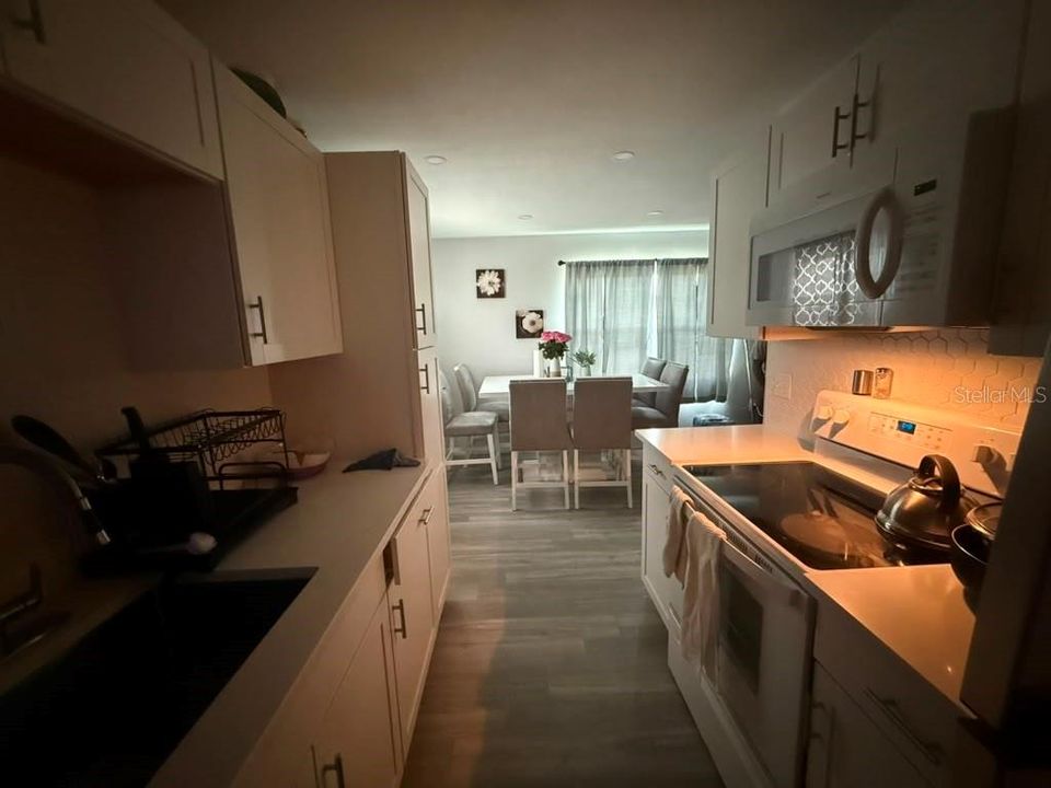 На продажу: $344,900 (4 спален, 2 ванн, 1200 Квадратных фут)