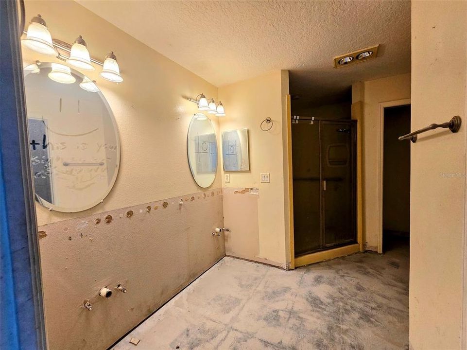 For Sale: $425,000 (5 beds, 3 baths, 2943 Square Feet)