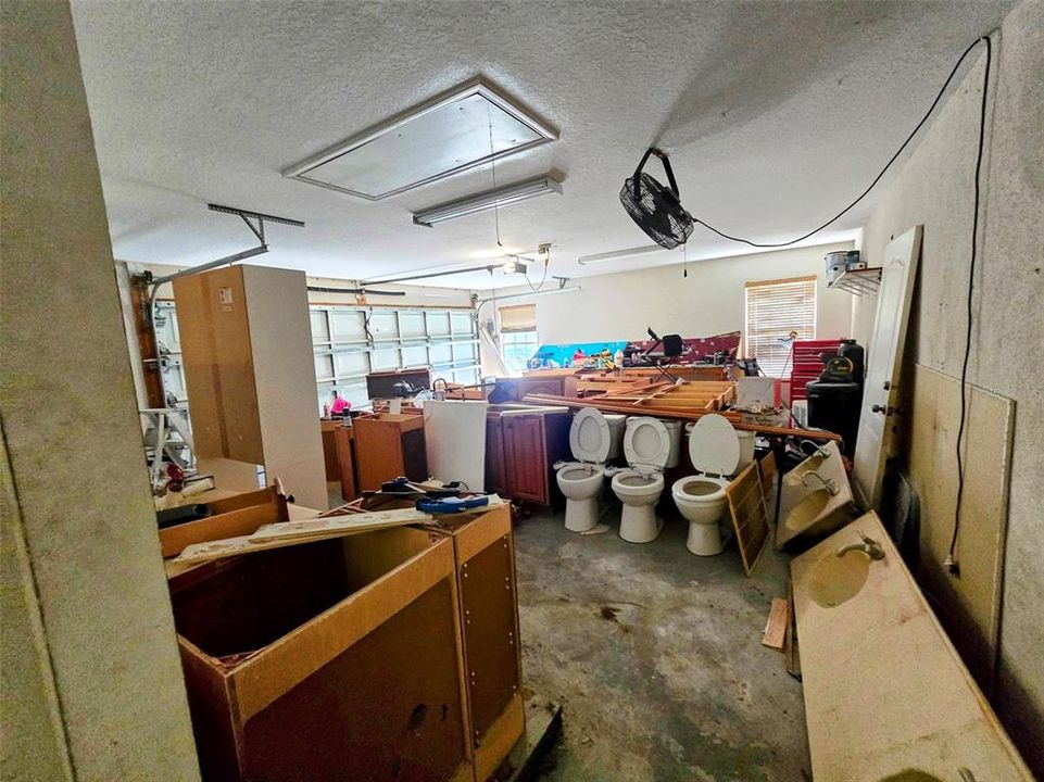For Sale: $425,000 (5 beds, 3 baths, 2943 Square Feet)