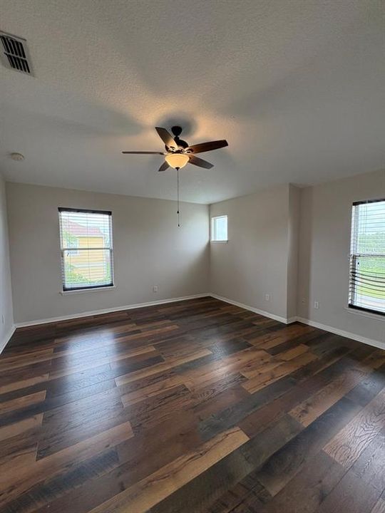 For Rent: $2,350 (3 beds, 2 baths, 1780 Square Feet)