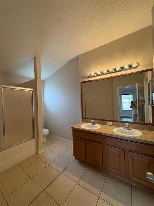 For Rent: $2,350 (3 beds, 2 baths, 1780 Square Feet)