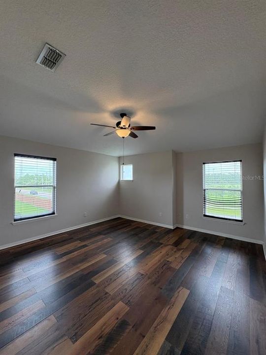 For Rent: $2,350 (3 beds, 2 baths, 1780 Square Feet)