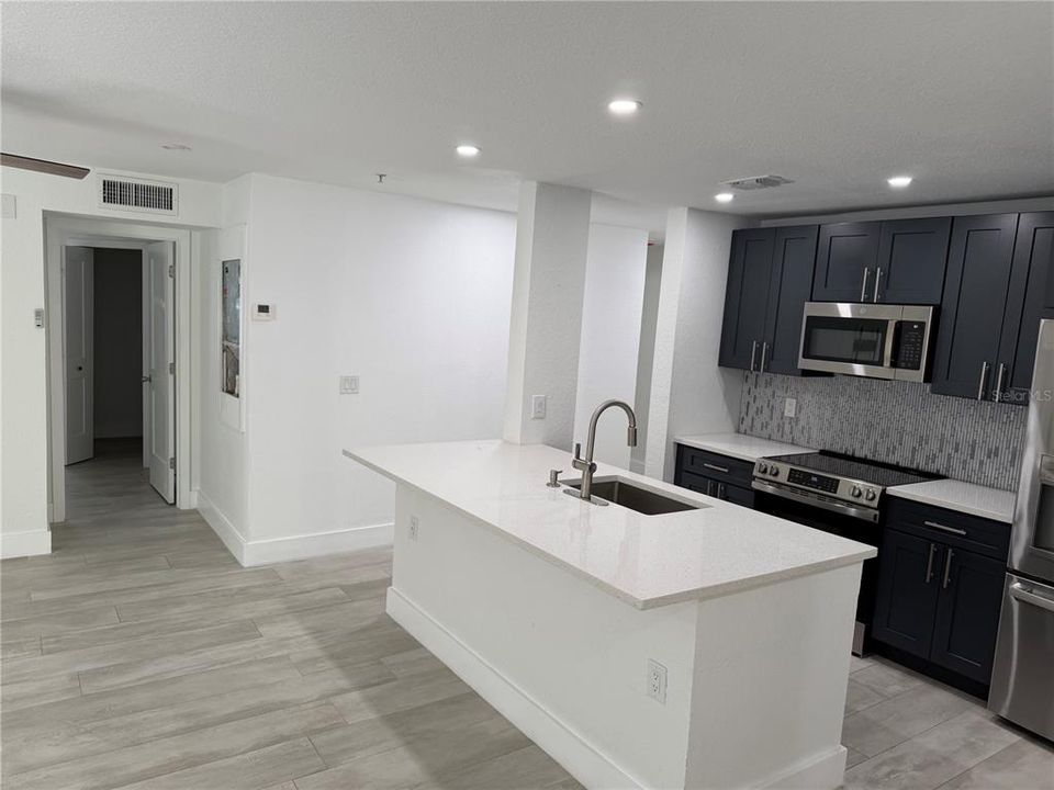 For Sale: $185,000 (2 beds, 2 baths, 1113 Square Feet)