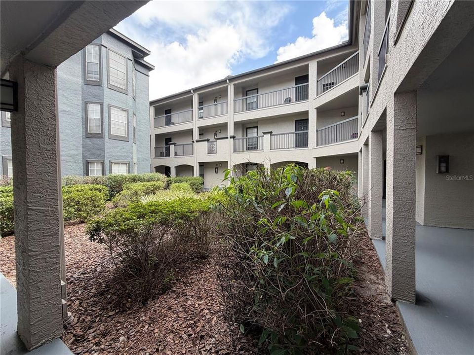 For Sale: $185,000 (2 beds, 2 baths, 1113 Square Feet)