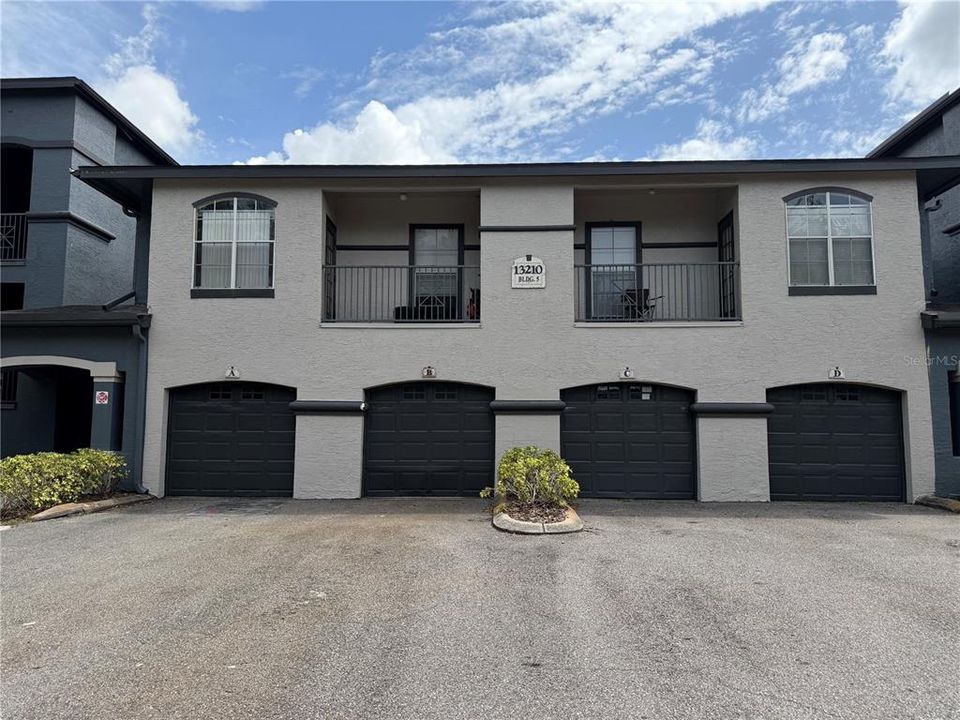 For Sale: $185,000 (2 beds, 2 baths, 1113 Square Feet)