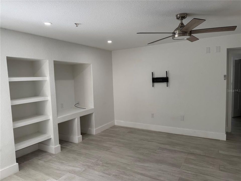 For Sale: $185,000 (2 beds, 2 baths, 1113 Square Feet)