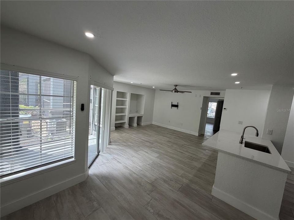 For Sale: $185,000 (2 beds, 2 baths, 1113 Square Feet)