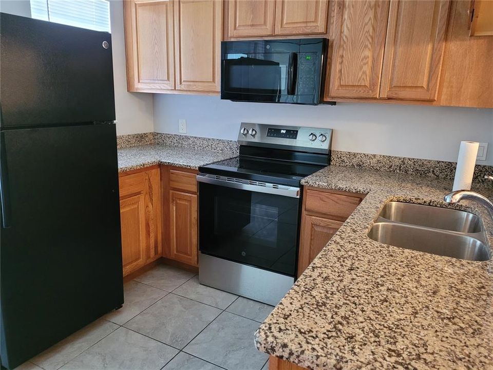For Rent: $1,800 (2 beds, 2 baths, 1200 Square Feet)