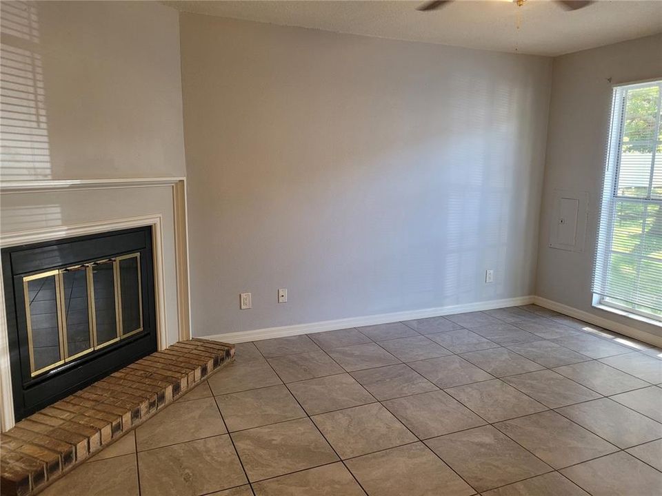 For Rent: $1,800 (2 beds, 2 baths, 1200 Square Feet)