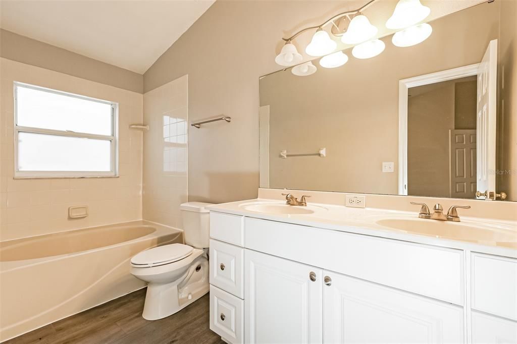 For Sale: $339,900 (3 beds, 2 baths, 1496 Square Feet)