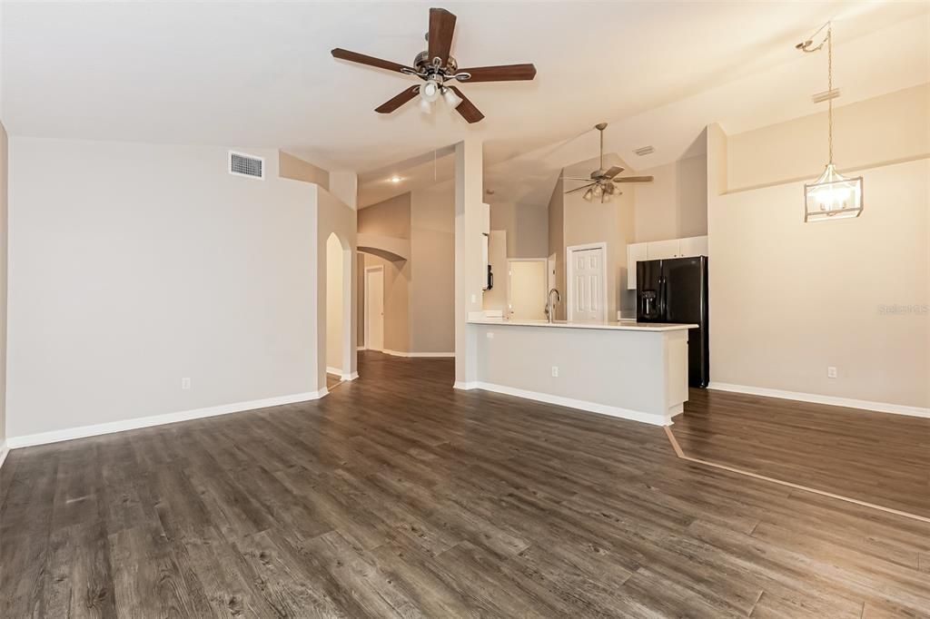 For Sale: $339,900 (3 beds, 2 baths, 1496 Square Feet)