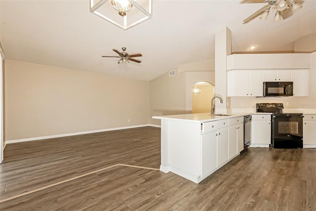 For Sale: $339,900 (3 beds, 2 baths, 1496 Square Feet)