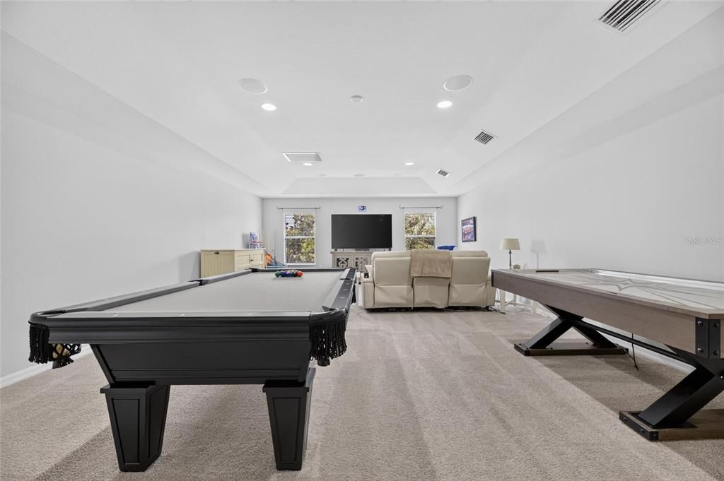 Activo con contrato: $820,000 (4 camas, 3 baños, 3639 Pies cuadrados)