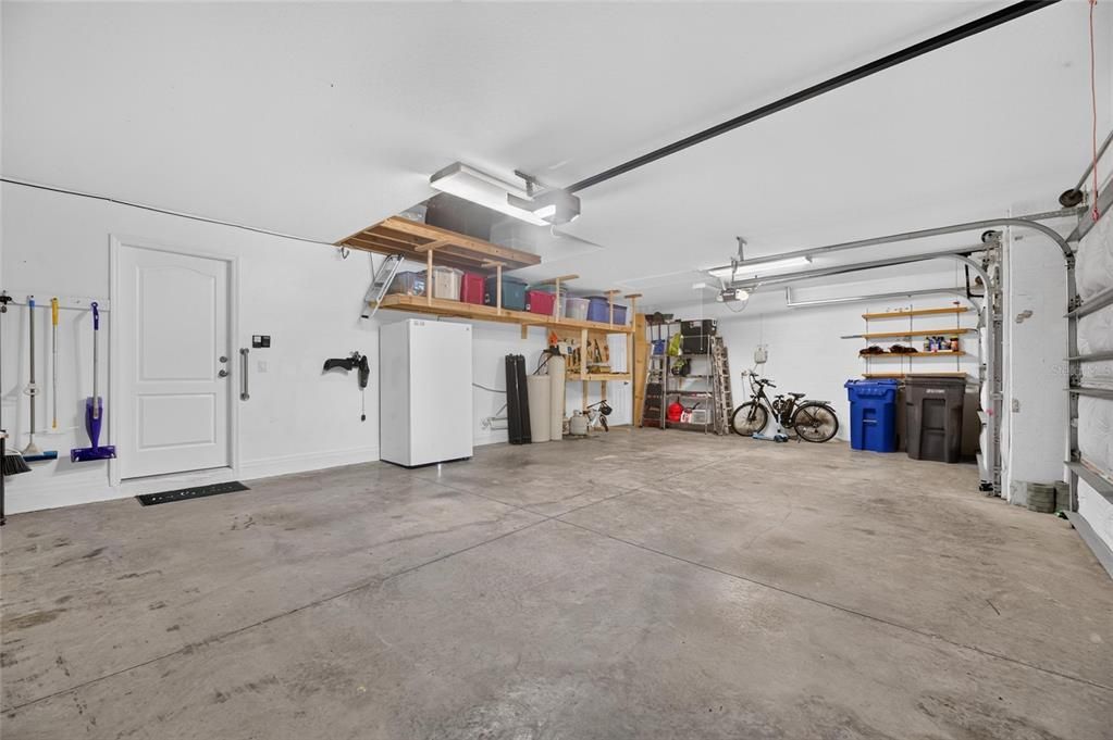 Activo con contrato: $820,000 (4 camas, 3 baños, 3639 Pies cuadrados)