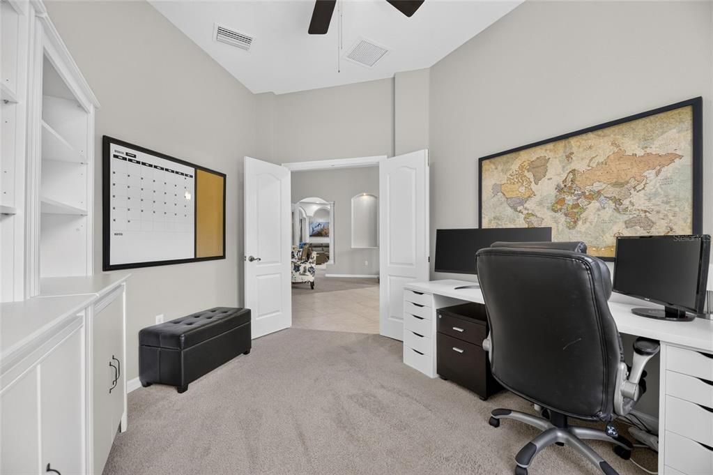 Activo con contrato: $820,000 (4 camas, 3 baños, 3639 Pies cuadrados)
