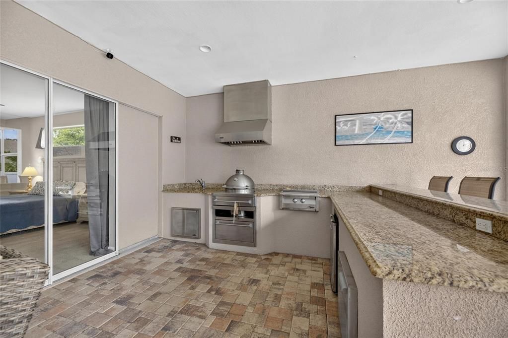 Activo con contrato: $820,000 (4 camas, 3 baños, 3639 Pies cuadrados)
