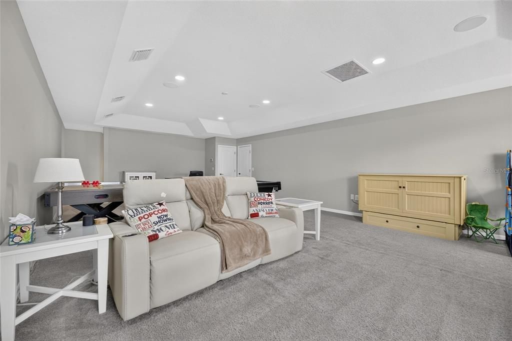 Activo con contrato: $820,000 (4 camas, 3 baños, 3639 Pies cuadrados)