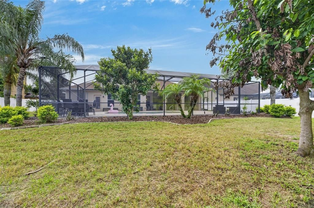 Activo con contrato: $820,000 (4 camas, 3 baños, 3639 Pies cuadrados)