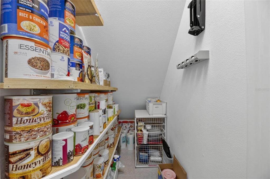 Activo con contrato: $820,000 (4 camas, 3 baños, 3639 Pies cuadrados)