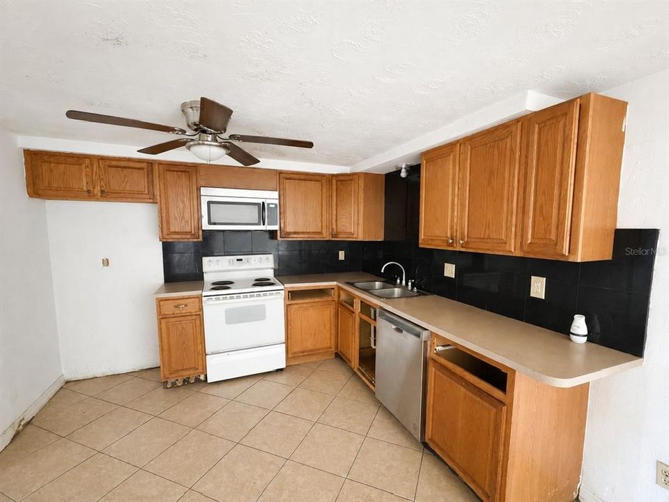 For Sale: $159,000 (3 beds, 2 baths, 1116 Square Feet)